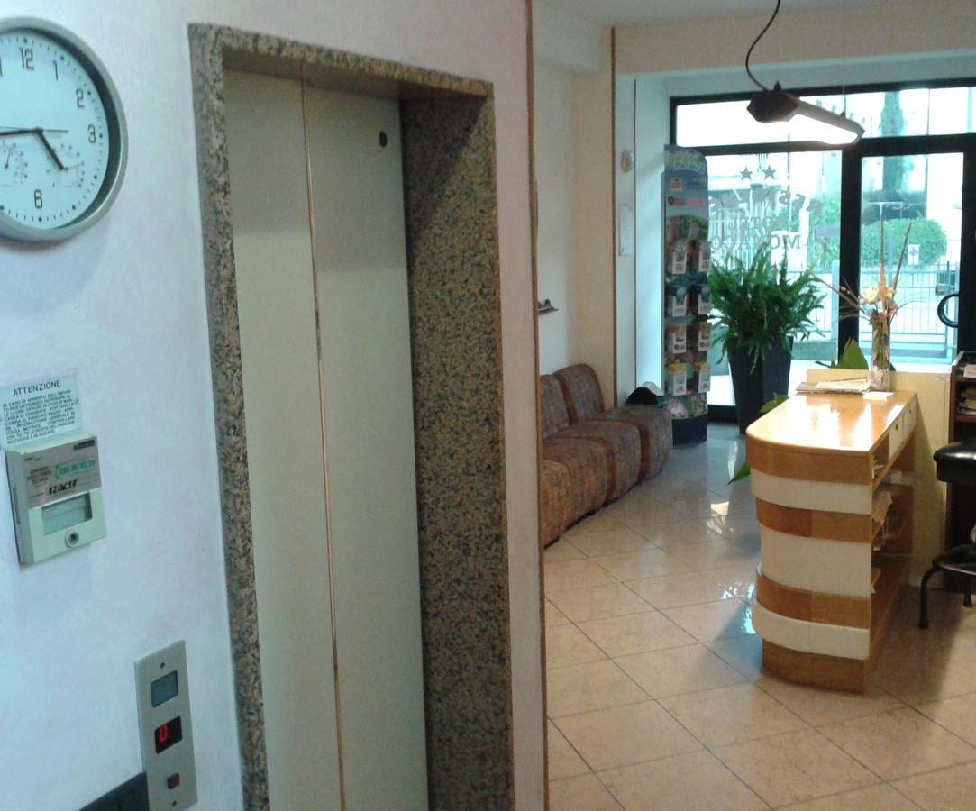 Residence Monaco Appartamenti Rimini Ngoại thất bức ảnh